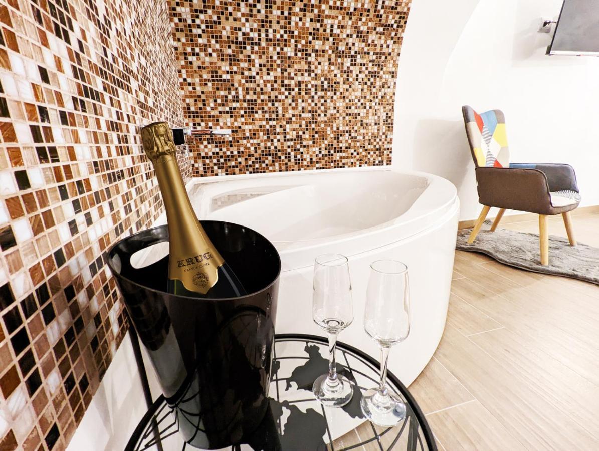 Dama Suite Love & Private Jacuzzi Bari Zewnętrze zdjęcie